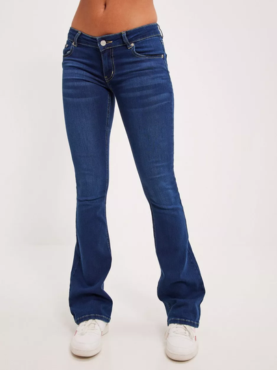 NLY Trend - Flare jeans - Mörk Blå - Low Waist Bootcut Jeans - Jeans