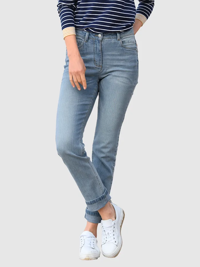 Jeans i modell Sabine slim basically you Blue bleached