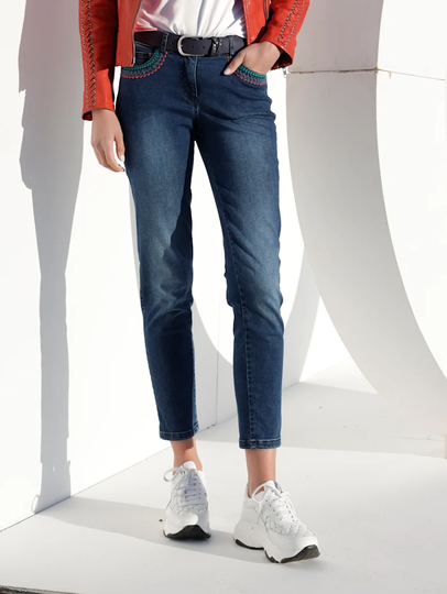 Jeans i modern 5-ficksmodell med broderier på fickorna AMY VERMONT Jeansblå