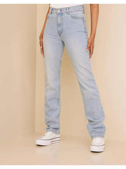 NLY Trend Cheeky Fit Long Leg Jeans Straight jeans Ljus Blå