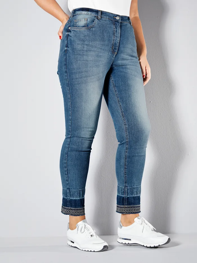 Jeans med broderi i bensluten MIAMODA Blue stone