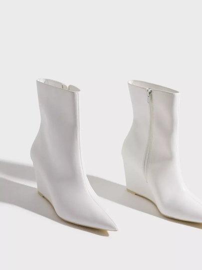 NLY Shoes - Stövletter - Vit - Pointy Wedge Boot - Boots & Kängor