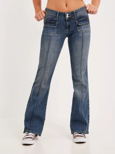 NLY Trend - Bootcut jeans - Vintage Blue Denim - Low Waist Bootcut Pocket Jeans - Jeans