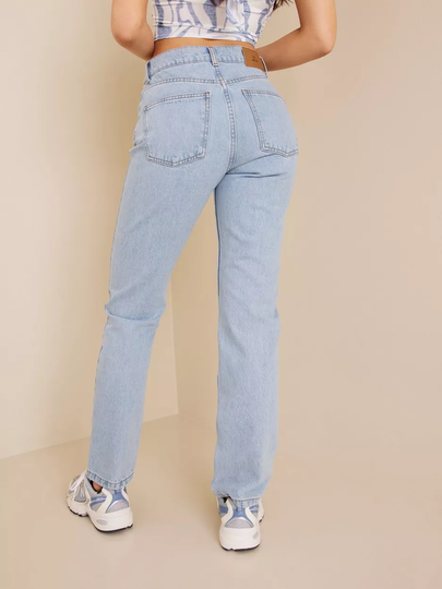 NLY Trend - Straight jeans - Ljus Blå - Mid Waist Tapered Leg Jeans - Jeans