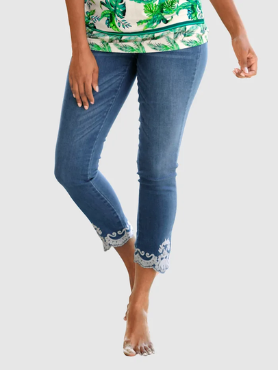 Jeans med broderi i bensluten Alba Moda Blå