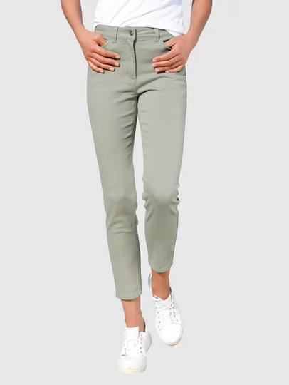 Jeans i modell Sabine Slim Dress In Olivgrön